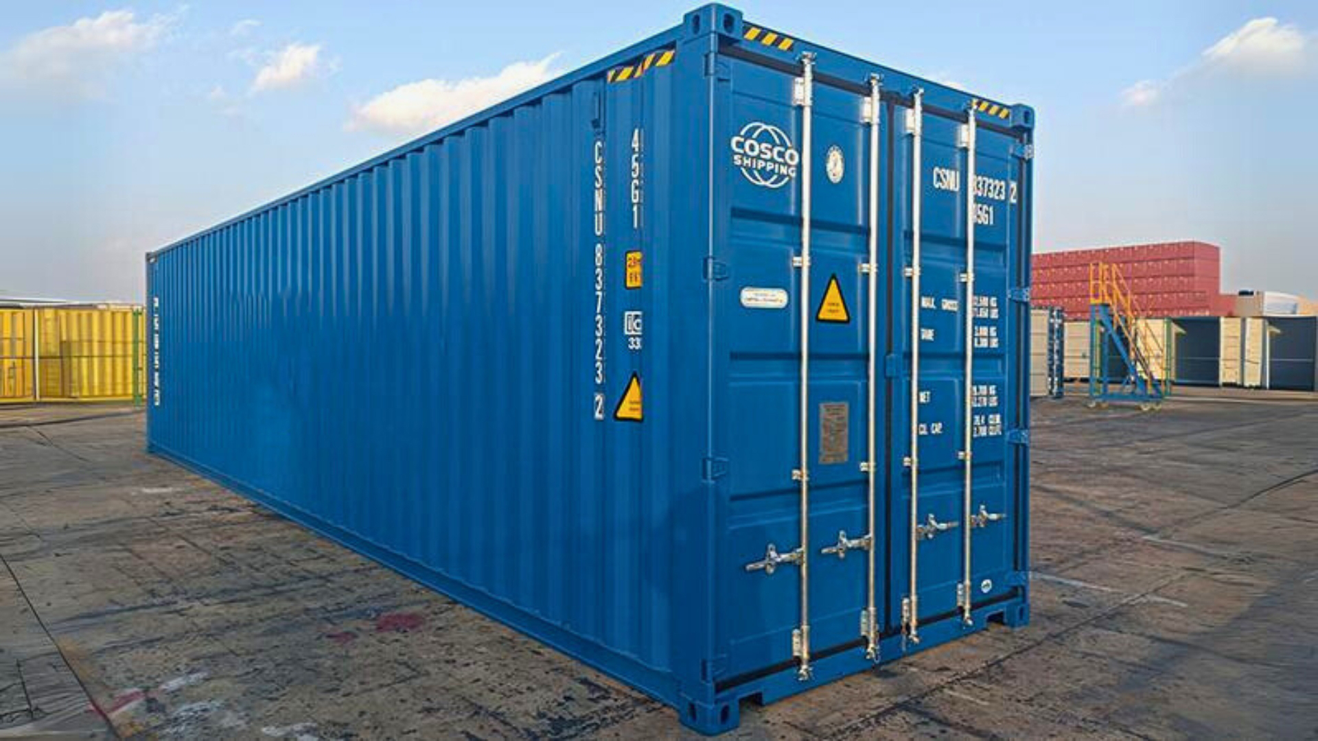 Container kho thực chất là container vận chuyển (20 feet, 40 feet) được tận dụng để làm kho chứa hàng. Với kết cấu thép nguyên khối, kín hoàn toàn, khả năng chịu lực cao, đây là lựa chọn rất phù hợp cho môi trường công trình.